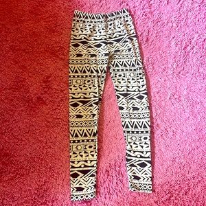Geometric pattern leggings